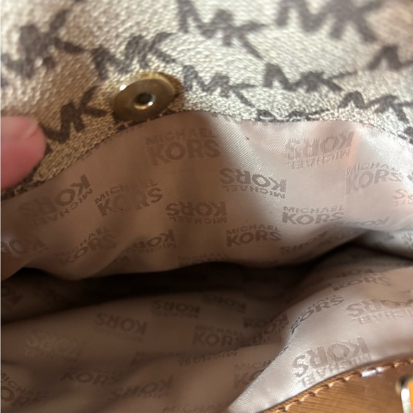 Michael Kors Tan and Cream Signature Tote Bag Purse - Picture 5 of 13